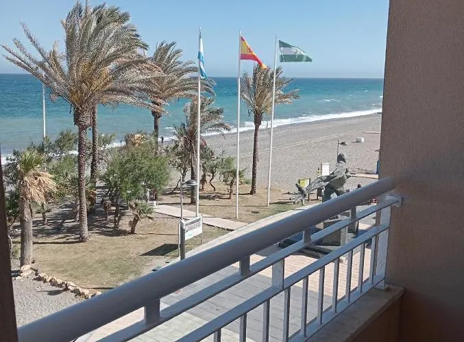 Primera Linea De Playa A 10 Min Estepona *